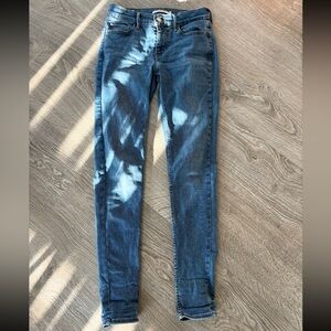 LEVI’S Women’s Blue Denim 710 Super Skinny Jeans, Size 27 (Fits 26)